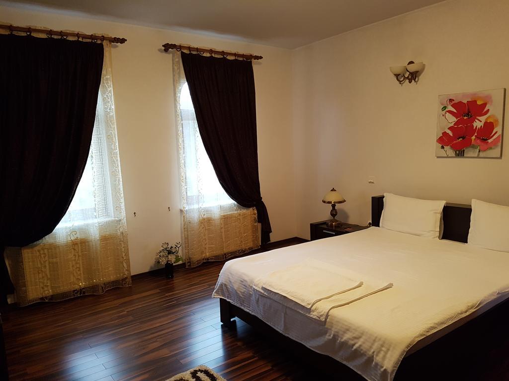 Liz Residence Питешти Экстерьер фото