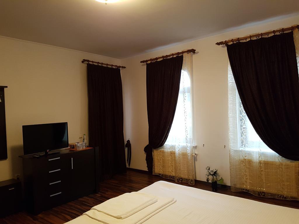 Liz Residence Питешти Экстерьер фото