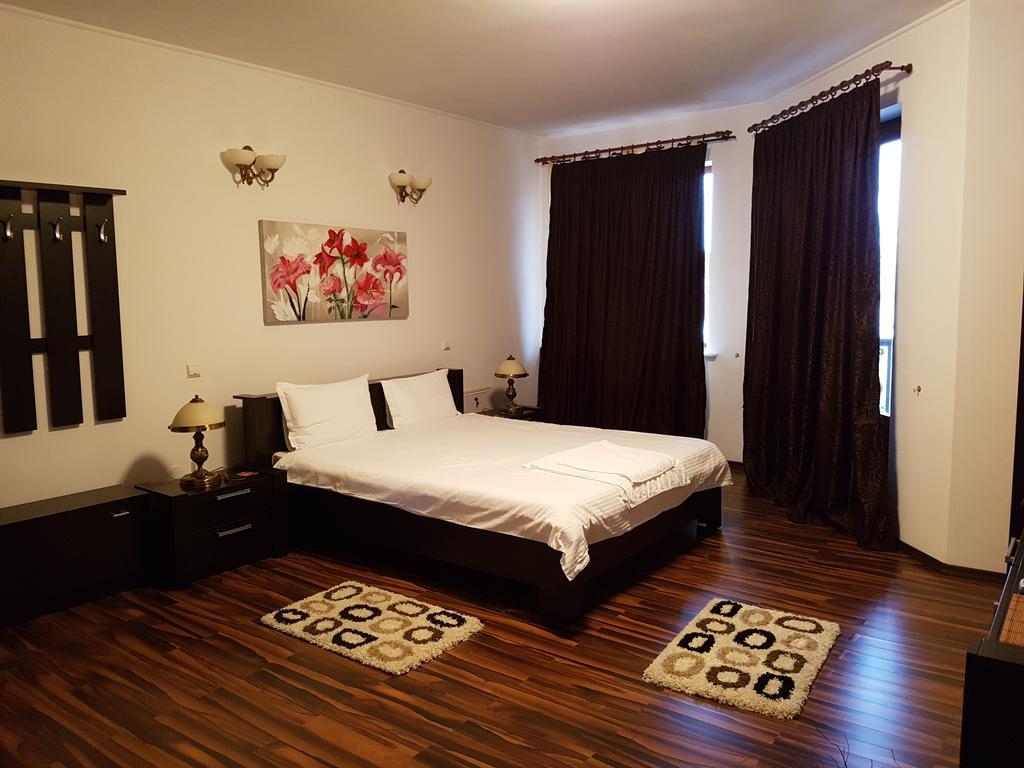 Liz Residence Питешти Экстерьер фото