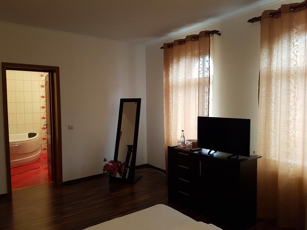 Liz Residence Питешти Экстерьер фото
