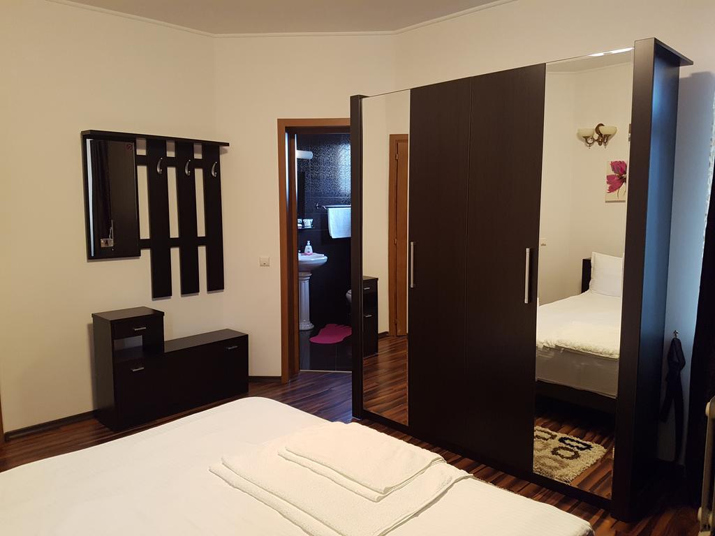 Liz Residence Питешти Экстерьер фото
