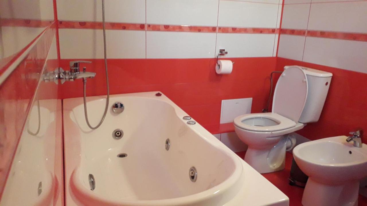 Liz Residence Питешти Экстерьер фото