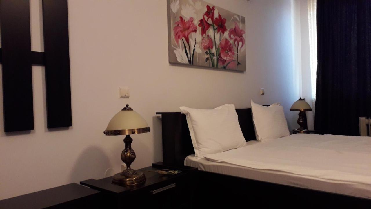 Liz Residence Питешти Экстерьер фото