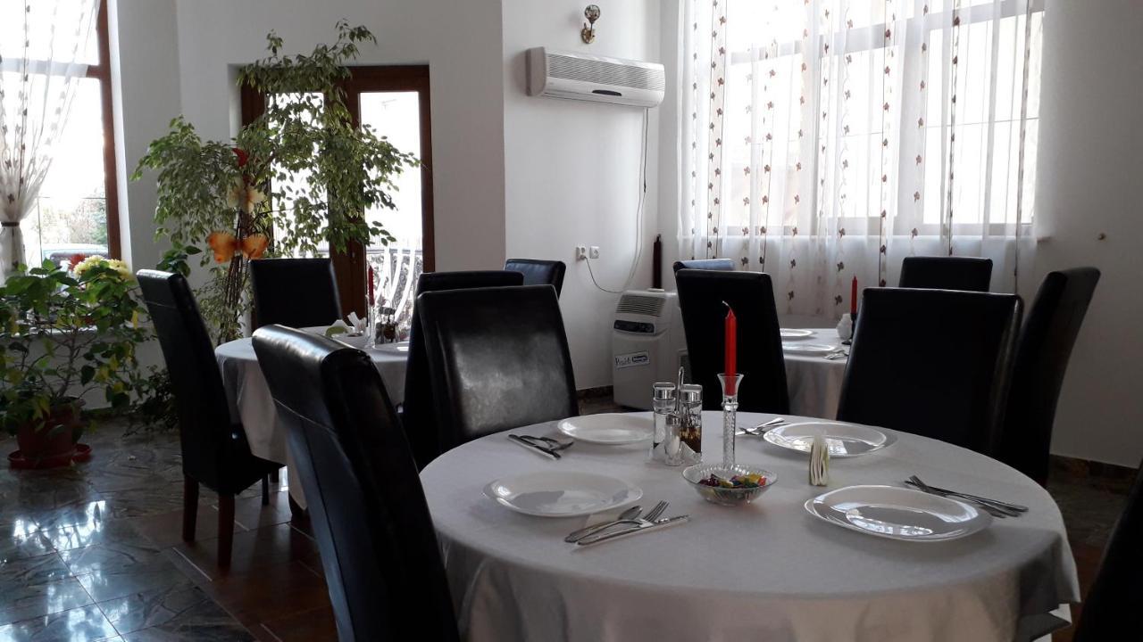 Liz Residence Питешти Экстерьер фото